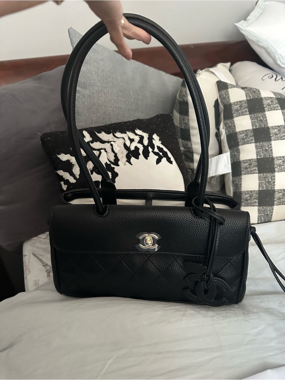 Black Quilted Women’s Shoulder Bag with extra strap - Picture 6 of 7